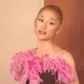 Wat gebeurt er met Ariana Grande?